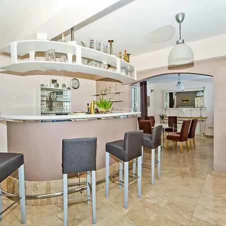 Barbaric Villa Jelsa (Hvar)